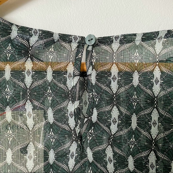 NWT Green Sheer Bell Sleeve Blouse 🌲 - Picture 5 of 9